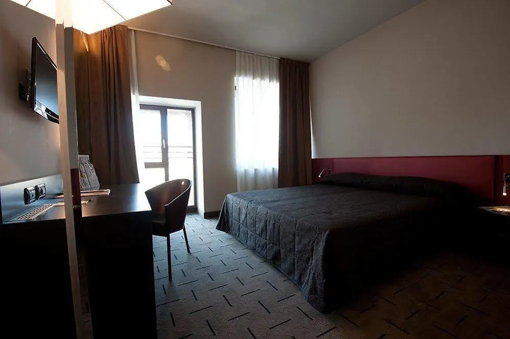 Hotel Continental Cremona 4*,